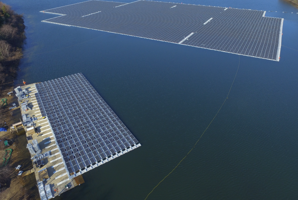 floating solar panels construction